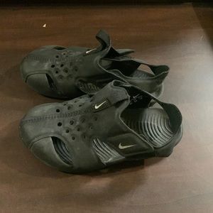Nike sandals size 9